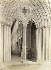 エリー大聖堂ガリラヤ・ポーチ、身廊への扉 作： Frederick H. Evans