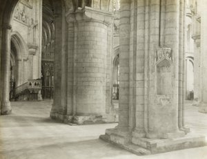 イーリー大聖堂身廊と八角形、聖歌隊へ 作： Frederick H. Evans