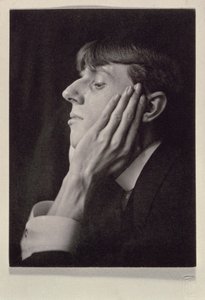 オーブリー・ビアズリーの肖像（1872-98）、フレデリック・エヴァンス（1853-1943）作（セピア写真） 作： Frederick Henry Evans