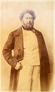 アレクサンドル・デュマ・ペール（1803-70）1860年頃（モノクロ写真） 作： French Photographer