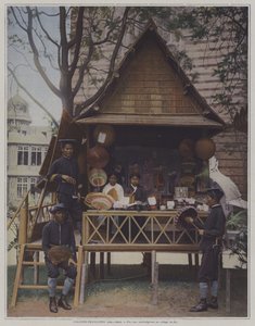 1900年のパリ万国博覧会のカンボジアの小屋（カラー写真 作： French Photographer