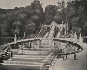 St.Cloudの公園にあるカスケード（モノクロ写真 作： French Photographer