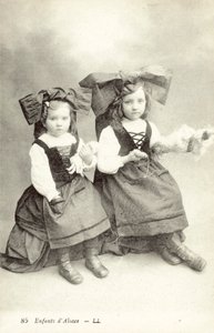 アルザスの子供たち 作： French Photographer