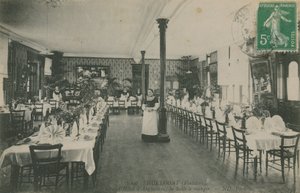 グランドホテルダングルテールのダイニングルーム（ブルガニー、ウエルゴート）。 1913年に送られたはがき。 作： French Photographer