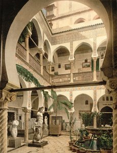 エントランスホール、古代博物館、アルジェ、パブ。 c.1900 作： French Photographer
