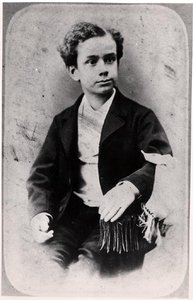 幼少期のフェルナン・ペルーティエ（1867-1901）（モノクロ写真） 作： French Photographer
