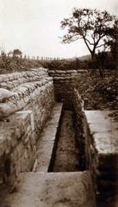 第一次世界大戦（1914-1918）：塹壕模型「レンベルクの塹壕」の様子、オーテブレー（オワーズ）州 作： French Photographer