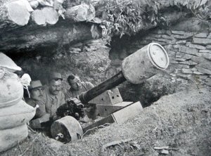 1915年に地雷を発射するために使用されたフランスの48門 作： French Photographer