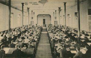 フランスの学校の教室。サンロック、フェリエール。 1913年10月25日に送られたはがき。 作： French Photographer