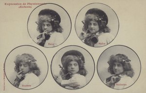 顔を引っ張る女の子（モノクロ写真 作： French Photographer
