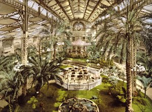 ニースのウィンターガーデンのインテリア、1890〜1900年 作： French Photographer
