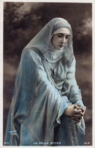 ラ・ベル・オテロ（1868-1965）はスペインの女優、ダンサー、花魁。 作： French Photographer
