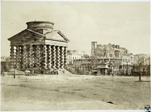 エトワールの谷（グヴィオが撮影した「パリの谷」の中の谷 作： French Photographer