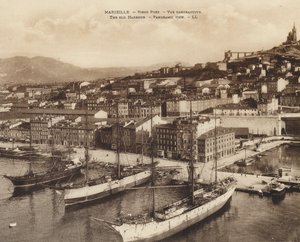 マルセイユ／マルセイユ港、全景（モノクロ写真） 作： French Photographer