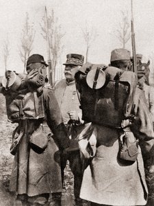1915年のイラストレイテッドウォーニュースより、ジョセフジャック元帥、セセールジョフレが部隊を調査 作： French Photographer