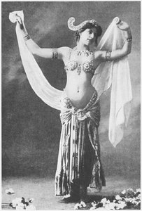 マタ・ハリ、1905年頃 作： French Photographer