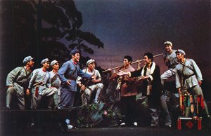 赤軍と山の大隊の会合1971年にフランスでマオとロングマーチを称えたオラトリオのシーン