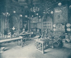 パリスピッツァー美術館の事務局（モノクロ写真 作： French Photographer