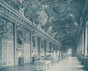 パリ。ルーヴル美術館のアポロのギャラリーから北を見る（モノクロ写真 作： French Photographer