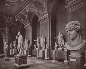 パリルーヴル美術館「アウグストゥスの回廊」（モノクロ写真 作： French Photographer