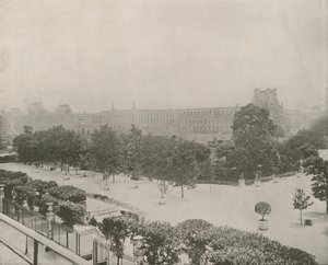 パリ。チュイルリー宮殿の向かいにある庭園（モノクロ写真 作： French Photographer