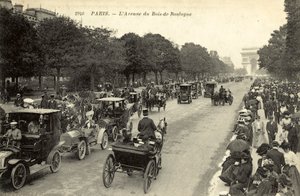 パリ、ボワドブローニュ通り 作： French Photographer