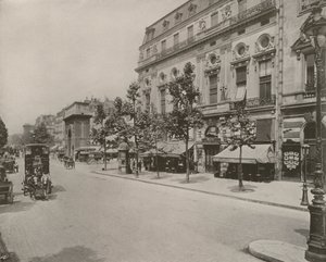 パリルネッサンス期の劇場とサンマルタン門（モノクロ写真 作： French Photographer