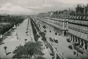 チュイルリー庭園の遠景、チュブリリー庭園と通りリヴォリのある庭園（写真グラビア） 作： French Photographer