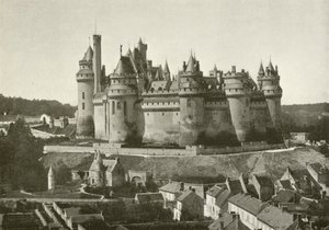 Pierrefonds、Villers-Cotteretsへの道からの眺め（モノクロ写真） 作： French Photographer