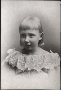 デンマークとアイスランドのプリンスダグマー（1890〜1961年）の肖像画。 作： French Photographer