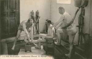 1913年に送られたエクスレバンの温泉でマッサージを受けている男性のポストカード 作： French Photographer