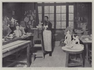 フランス・セーブル磁器工場の作業場で鋳型を作る様子（モノクロ写真 作： French Photographer