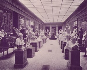 ルクセンブルク宮殿内の彫像（モノクロ写真 作： French Photographer