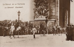 勝利パレード、グーロー将軍 作： French Photographer