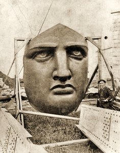 自由の女神の建設、顔の詳細、c.1876 作： French Photographer