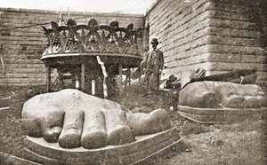 自由の女神の建設、足の詳細、1876年 作： French Photographer