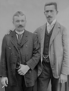 二人の若い男性、オートマルヌ（Haute Marne）のBourmont地方、1880年頃。 作： French Photographer