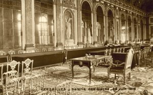 ベルサイユ、1919年6月28日、ギャルリーデグレース 作： French Photographer
