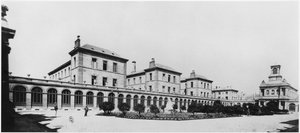 1880年以前のパリ、ホピタルラリボシエールのビュー 作： French Photographer