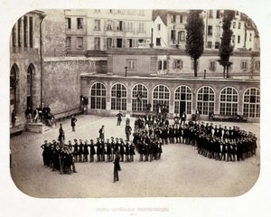 エコール・アンペリアル・ポリテクニークの中庭の眺め 作： French Photographer