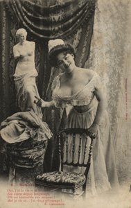 ヴィーナスデミロの像を持つ女性 作： French Photographer