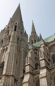 北の塔を後ろにした南の塔の眺め 作： French School