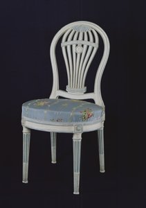 18世紀のモンゴルフィエールの形をした背もたれのある椅子（木とシルクの塗装） 作： French School