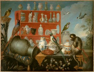 だまし絵のシノワズリ。磁器の皿と猿と鳥のある静物画。18世紀の匿名のフランス絵画。パリ、装飾芸術 - 「だまし絵」のシノワズリ。磁器の皿、猿と鳥のある静物。匿名のイギリス人 作： French School