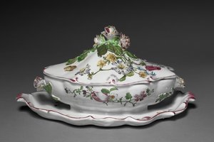 スタンド付きカバードソーストゥリーン、メーカーヴーヴペリン工場、c.1765 作： French School