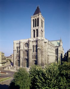 南西からの外観、1122-1281 作： French School