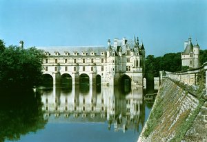 東からのドンジョン、ボイエ城、グランデギャラリーの外観 作： French School