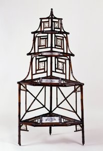 極東スタイルの第二帝政期（ナポレオン3世）の竹製コーナーエタゲール植物台、フランス製マジョリカタイルと4段、19世紀後半、フランス 作： French School