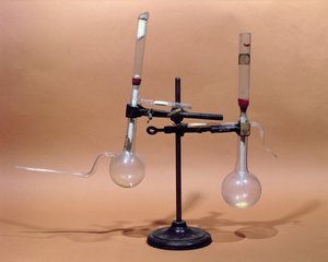 チャールズチャンバーランド博士によって設計された最初のフィルターチューブ（1851-1908）（ガラス） 作： French School