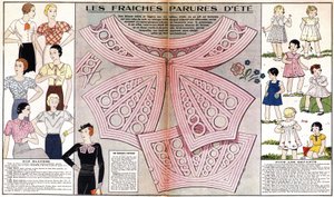 1934年夏のフランスのファッション：フェミニンなファッション（ブラウス）と子供っぽいファッション（ドレスと衣装）。Le petit echo de la mode "では 作： French School